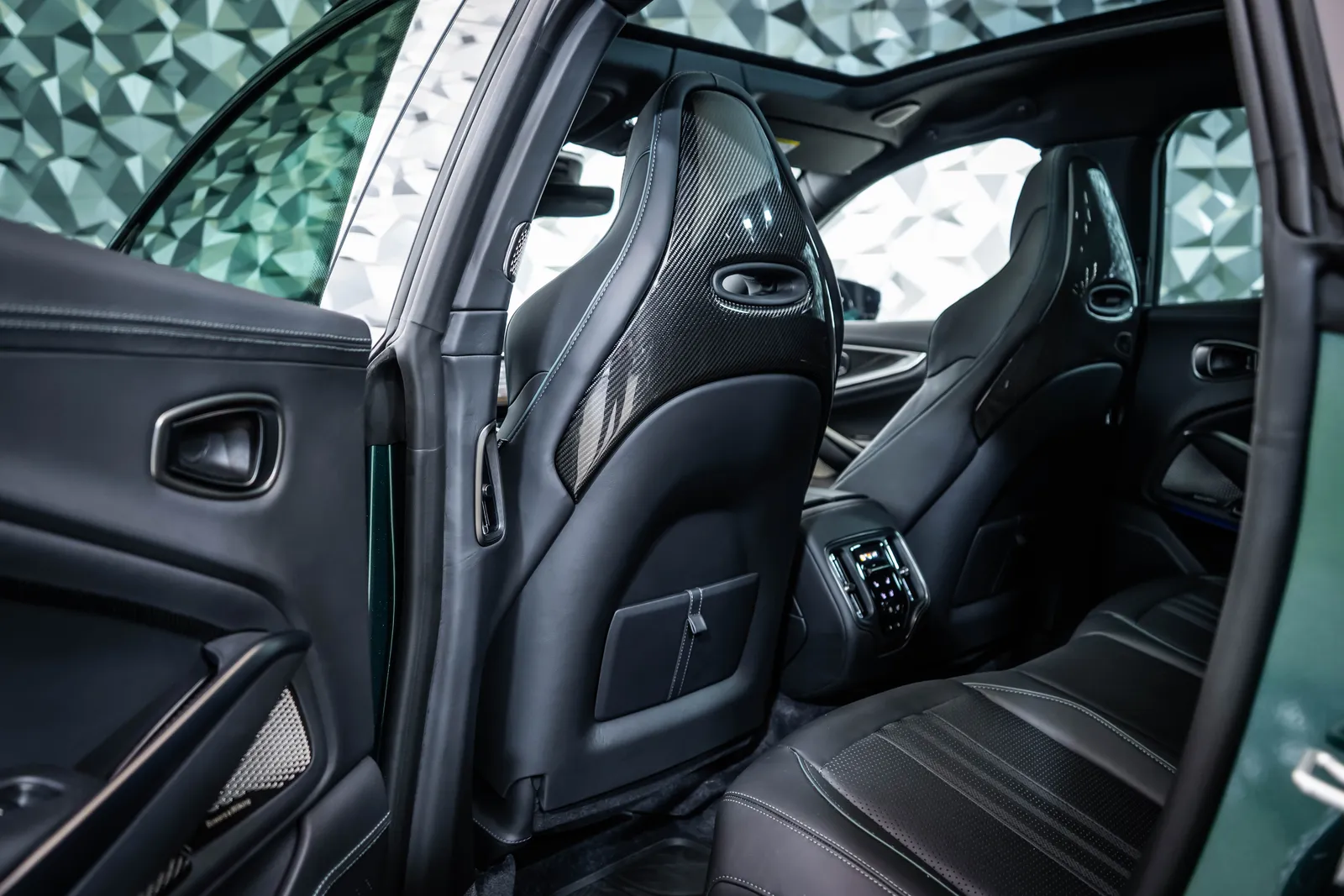 Aston Martin DBX 707*Carbon*Bowers & Wilkins – снимка 14