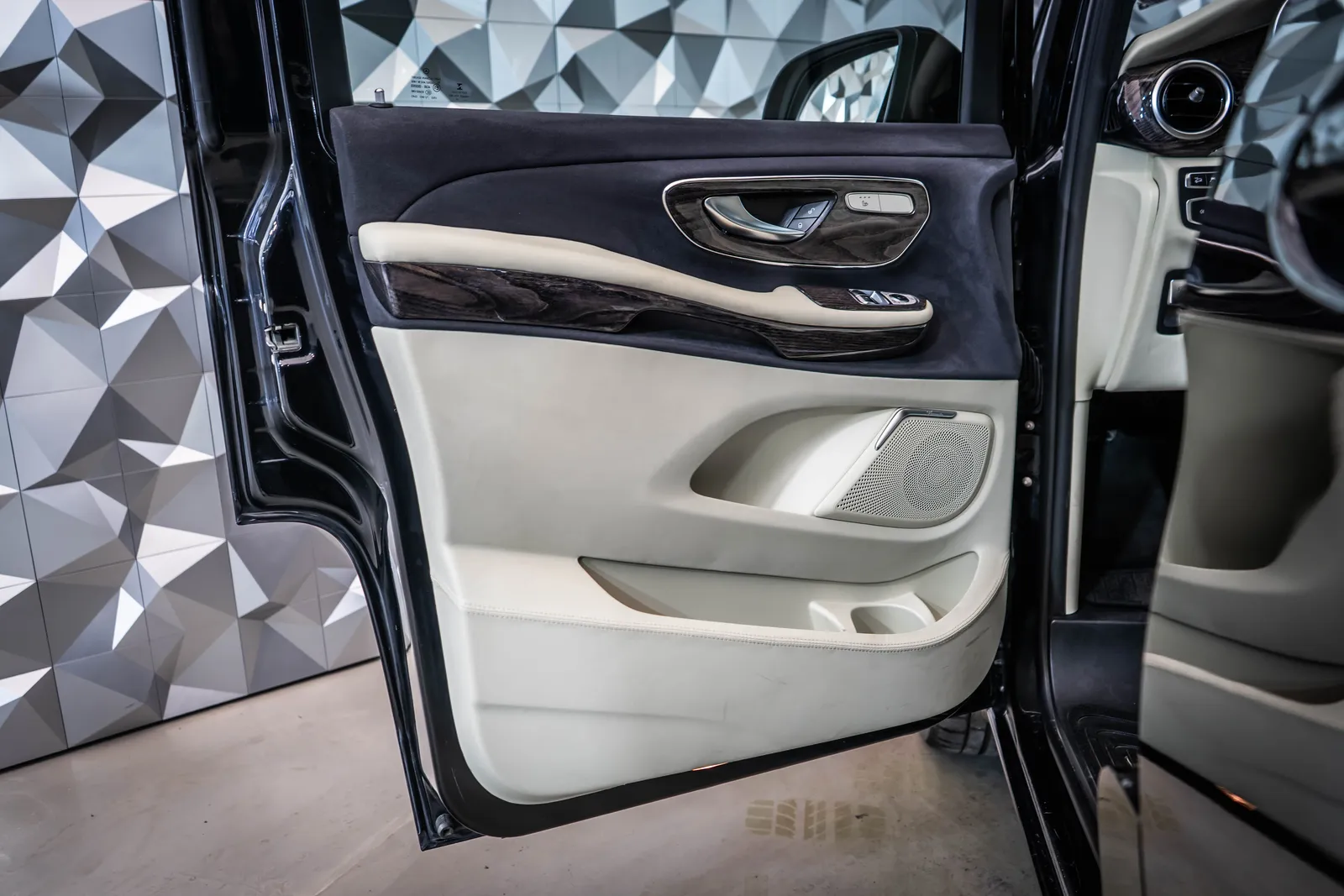 Mercedes-Benz V 250d VIP*Burmester – снимка 7