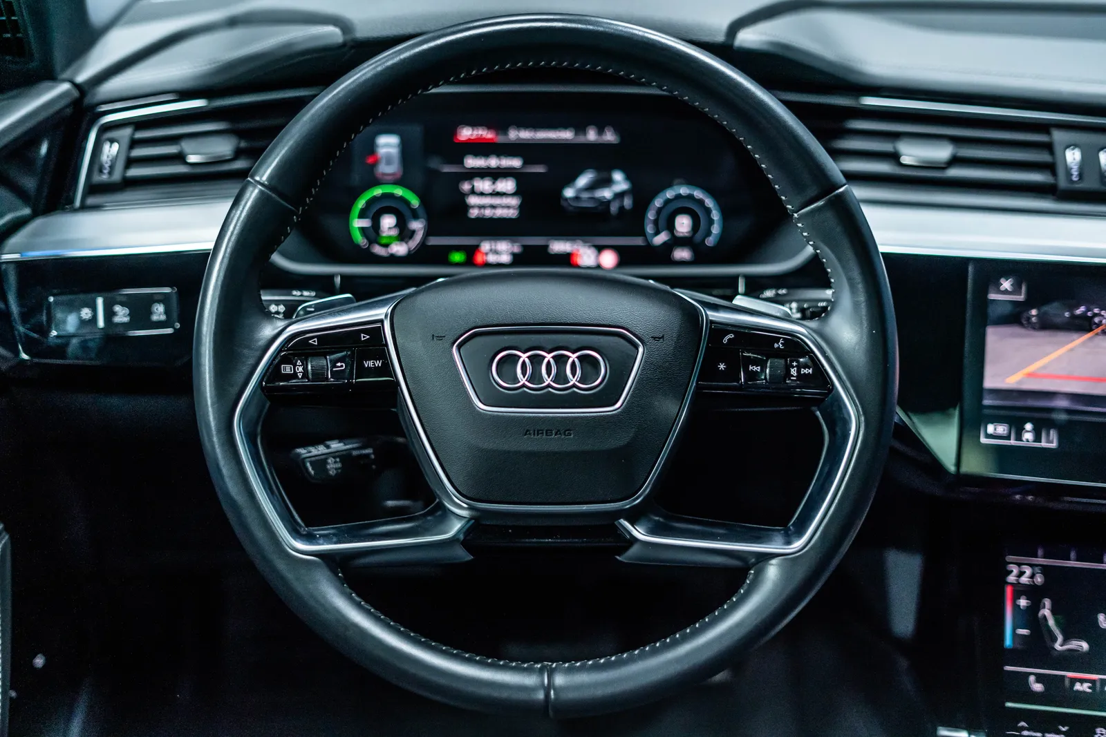 Audi E-tron 55 quattro Pano LED SHZ ACC Klimaut. – снимка 11