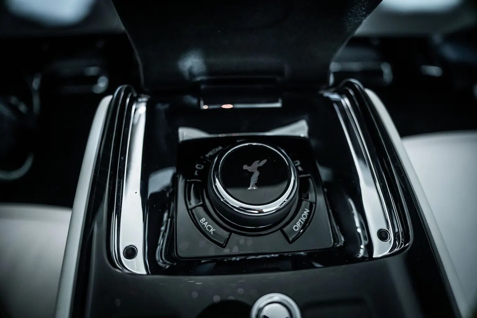 Rolls-Royce Phantom VIII*StarLights*Massage*360*TV*22 – снимка 16