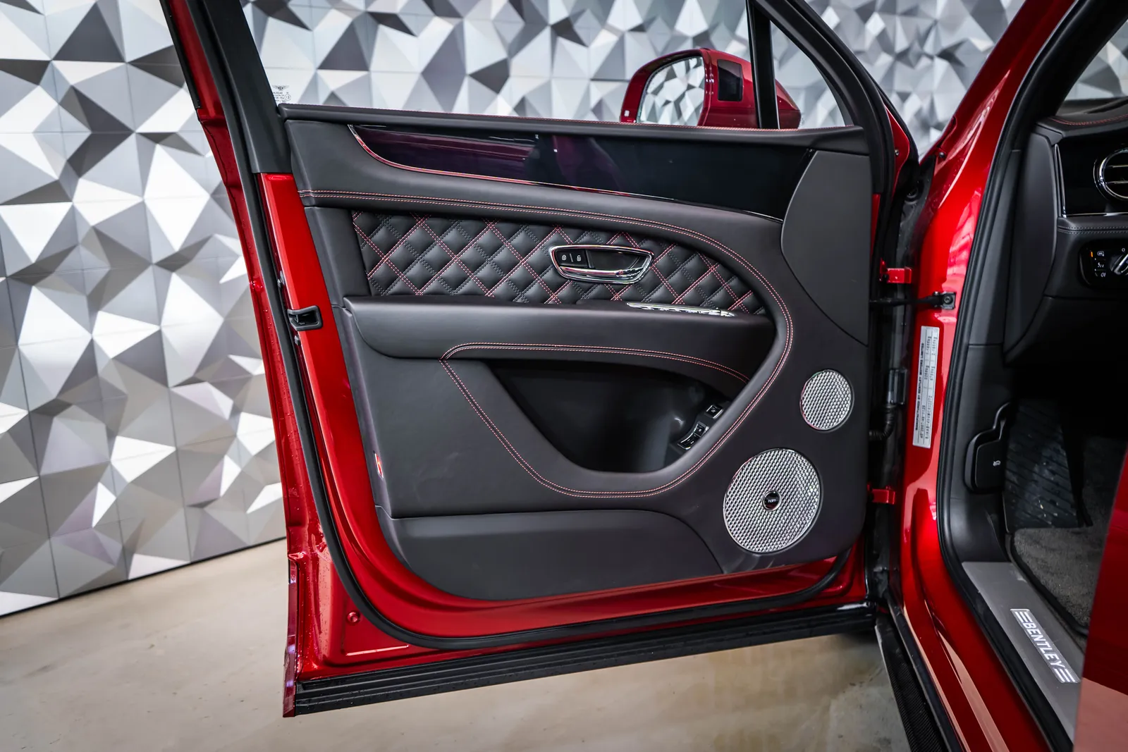 Bentley Bentayga V8 First Edition BLACK SPEC CARBON* – снимка 7