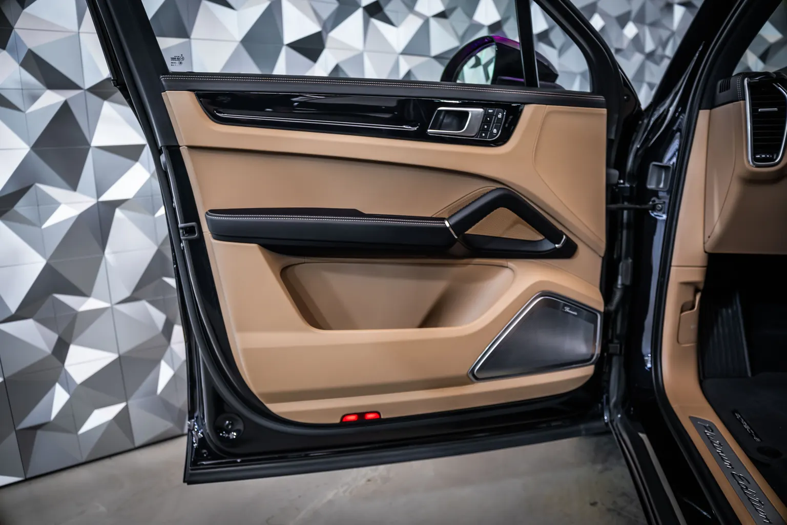 Porsche Cayenne Platinum Edition E-Hybrid*Burm*Pano – снимка 7